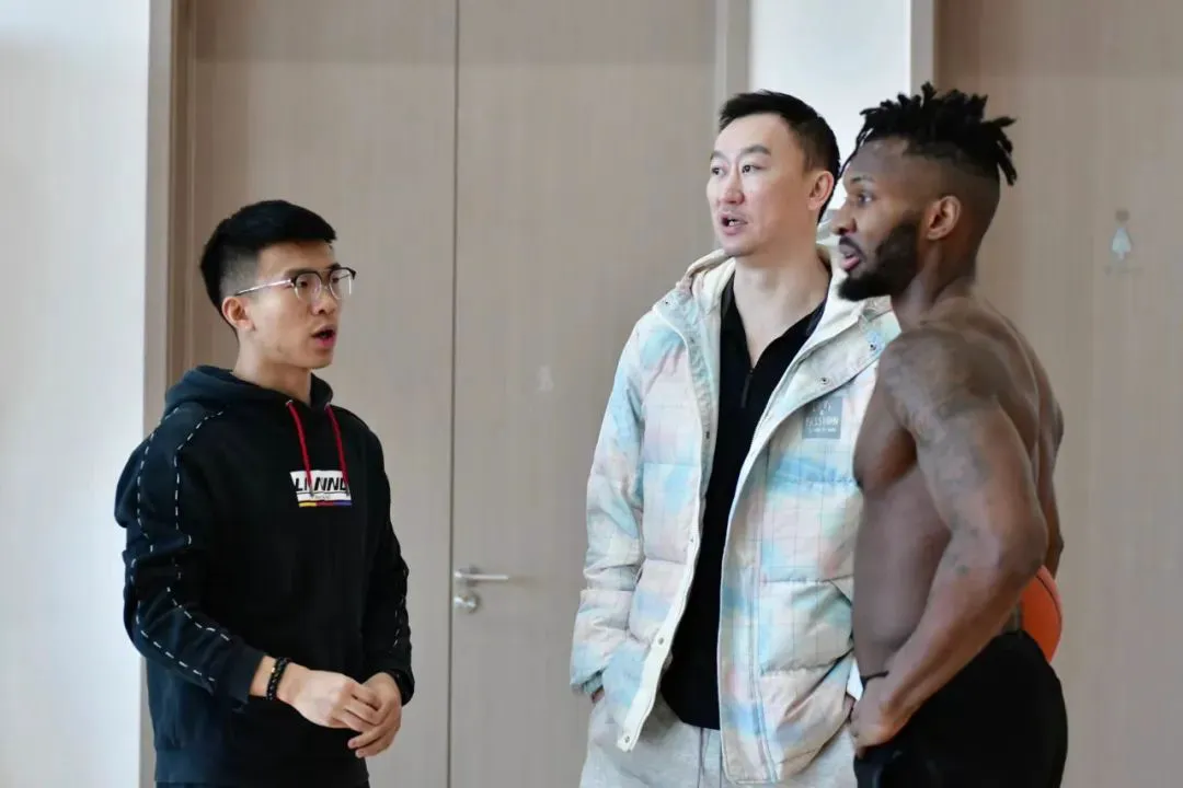 大学生篮球社团如何引入智能情感技术_0